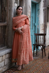 Aafrinish By Niazi Fahmeen Ansari Rizwan Ul Haq Burnt Orange Chikankari Chaadar & Peshwaz Stun in the rich hues of our Burnt Orange Chikankari chaadar Pakistan Fashion