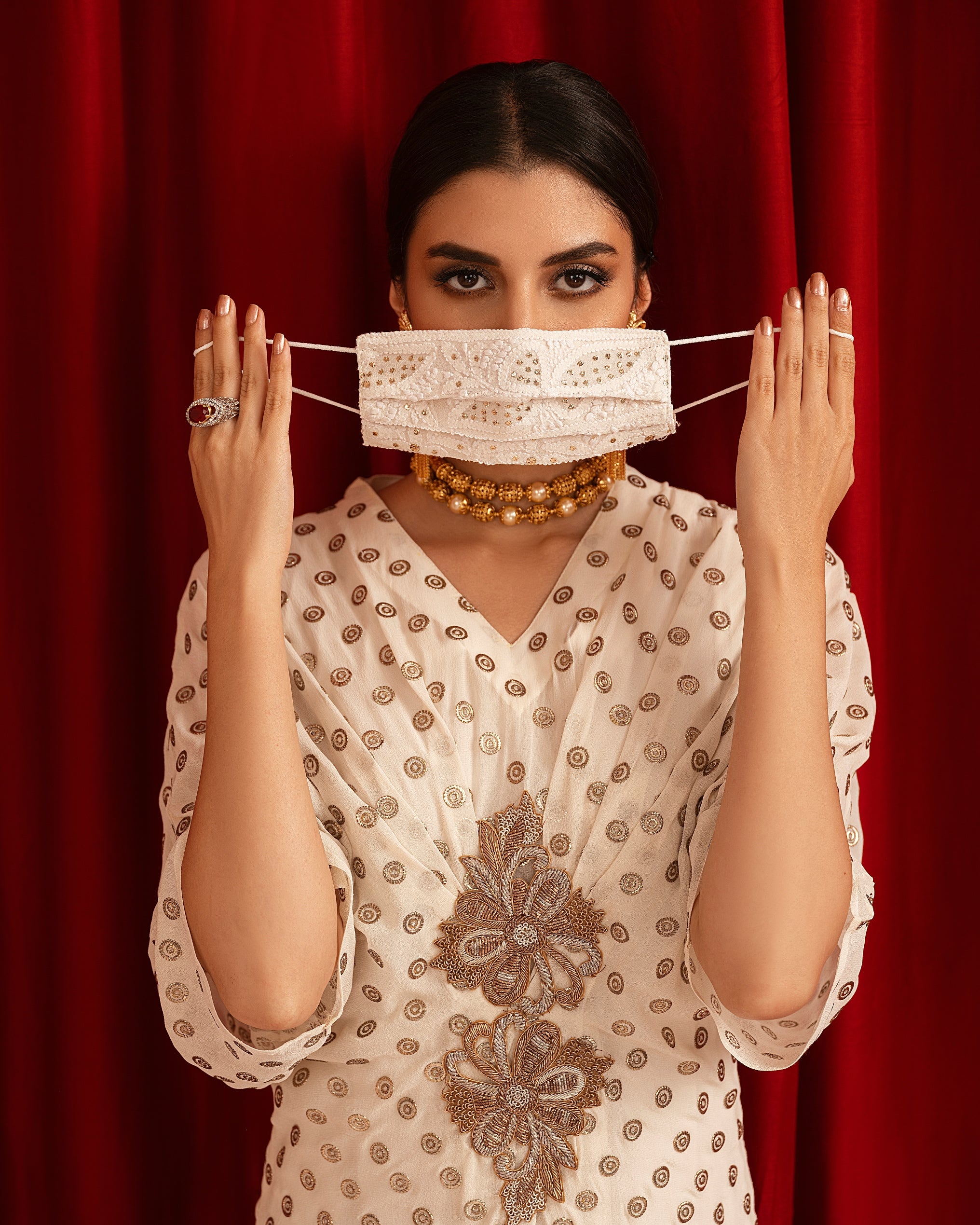 Aafrinish By Niazi Zara Peerzada Noor Jehan Se Noor 2020s Kaaftaan Red Background Ring Mukesh Covid Mask