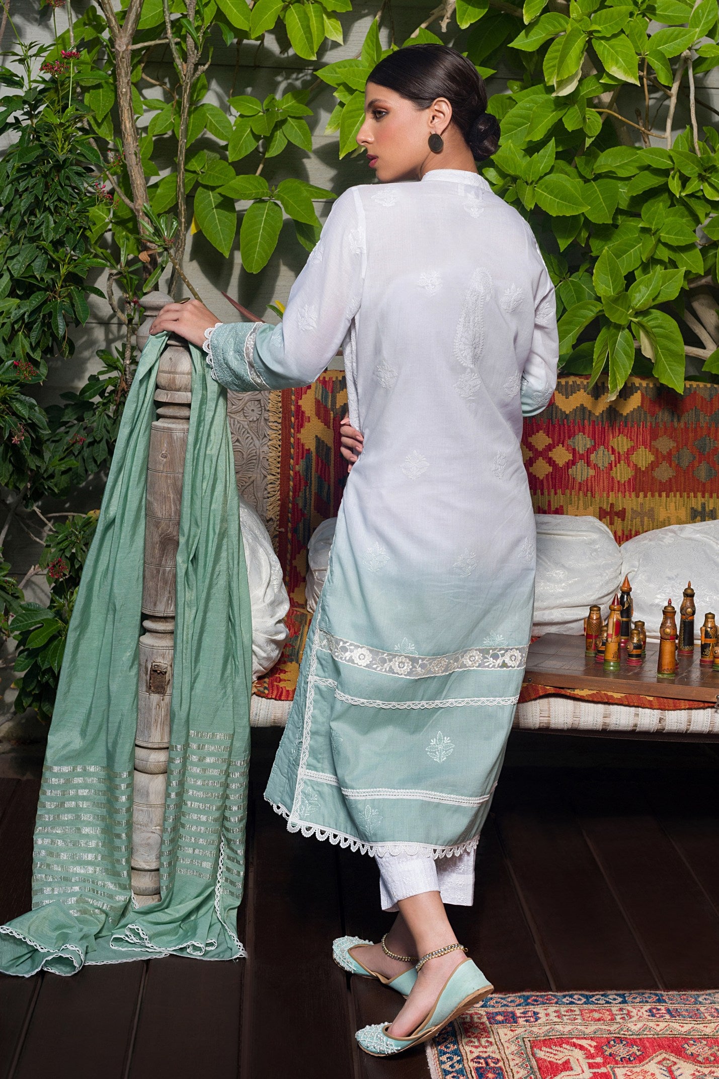 Aafrinish by Niazi Amal Abedi Shaded Basil Green Chikankari Kurta Nadir Toosy